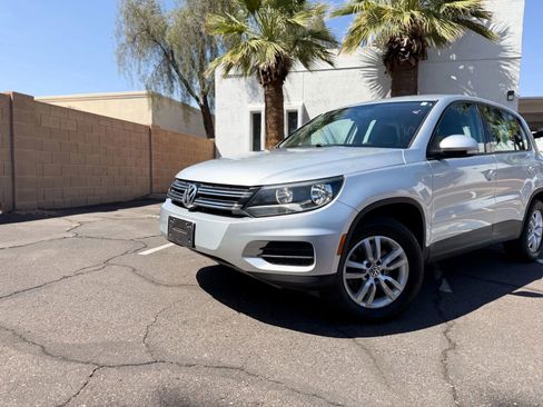 Used 2012 Volkswagen Tiguan S image 3