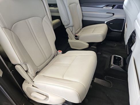 Used 2024 Jeep Wagoneer Series II w/ Convenience Group I image 19