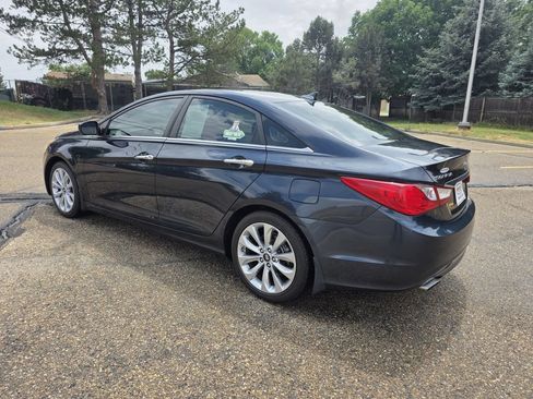 Used 2011 Hyundai Sonata SE w/ Navigation & Sunroof Pkg 4 FWD image 3