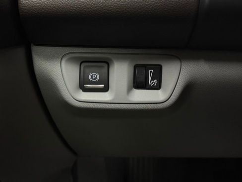 Used 2023 GMC Acadia SLE image 28