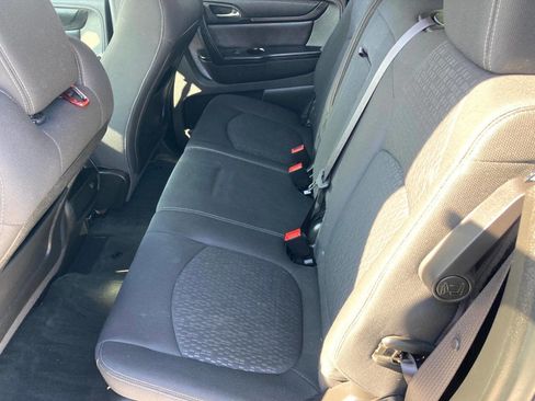 Used 2014 GMC Acadia SLE image 17