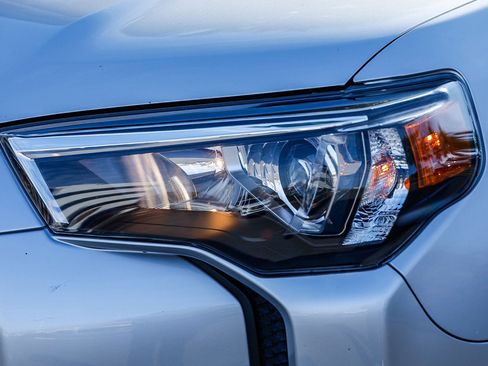 Used 2024 Toyota 4Runner TRD Off-Road Premium image 7