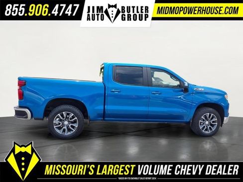 Used 2022 Chevrolet Silverado 1500 LT AWD/4WD image 3