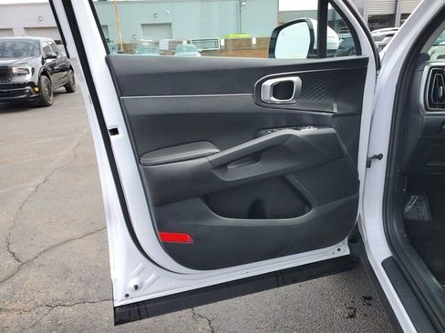 Used 2024 Kia Sorento S image 9