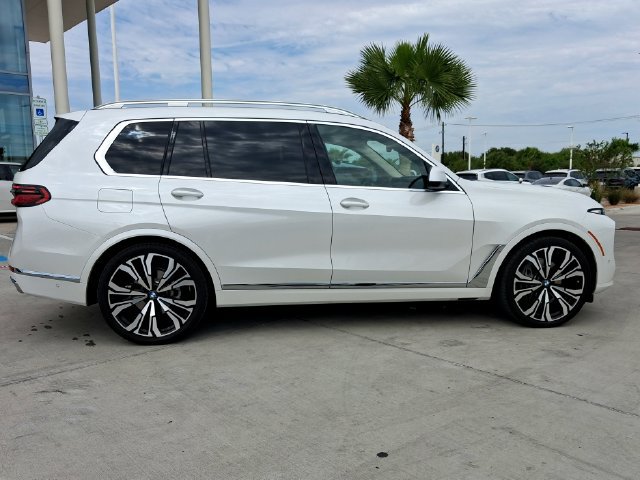 Used 2027 BMW X7 xDrive40i AWD/4WD image 8