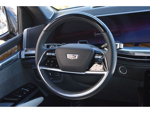 Certified 2025 Cadillac Escalade ESV Sport Platinum w/ LPO, Floor Liner Package image 18