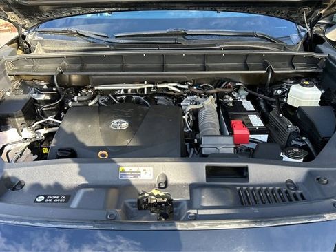 Used 2022 Toyota Highlander XLE image 10
