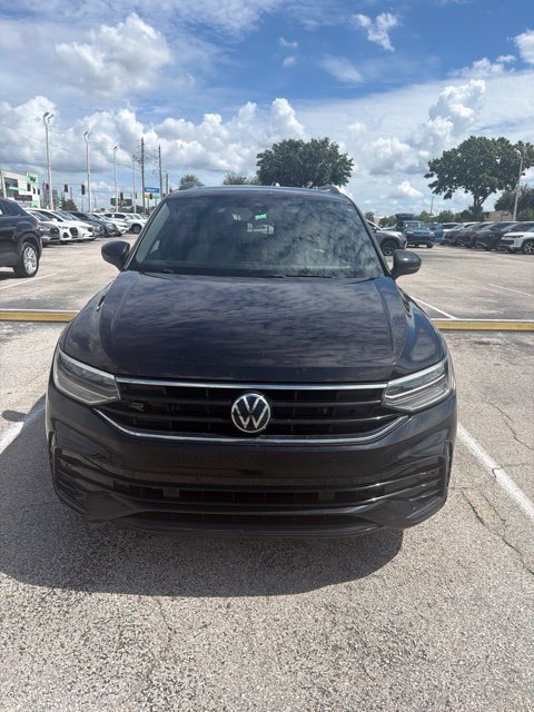Used 2023 Volkswagen Tiguan SE R-Line FWD image 2