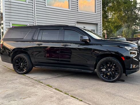 Used 2023 Chevrolet Suburban RST w/ Luxury Package AWD/4WD image 2