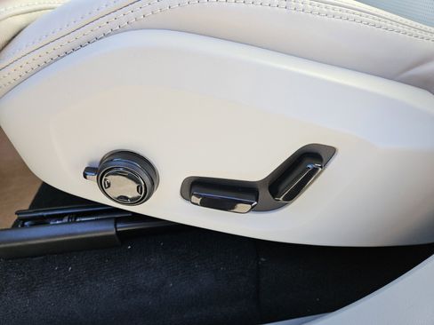 New 2026 Volvo XC90 B6 Ultra w/ Protection Package image 9