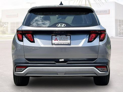 Used 2025 Hyundai Tucson SE FWD image 16