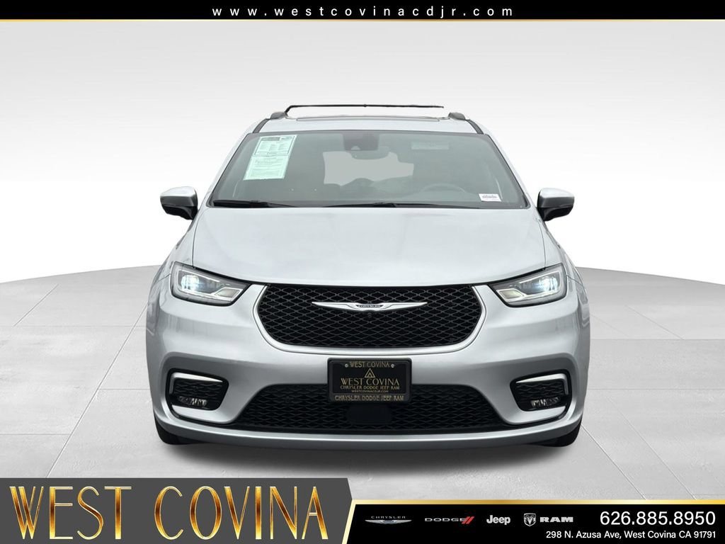 Used 2023 Chrysler Pacifica Pinnacle FWD image 3