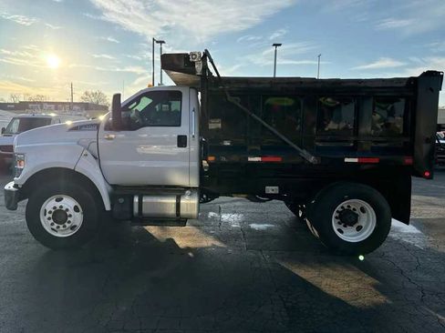 Used 2017 Ford F750 2WD Regular Cab Super Duty image 5