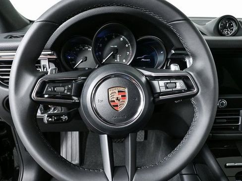 Certified 2025 Porsche Macan image 9