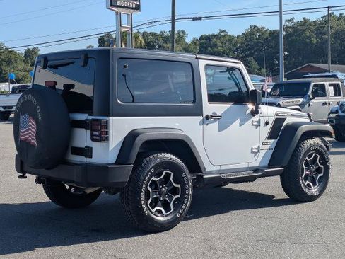 Used 2018 Jeep Wrangler Sport AWD/4WD image 4