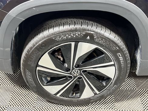 Used 2024 Volkswagen Taos SE image 29