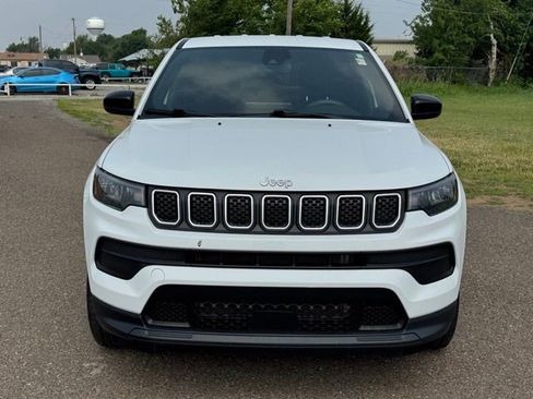 Used 2023 Jeep Compass Sport AWD/4WD image 2