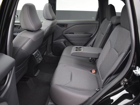Used 2025 Subaru Forester Premium AWD/4WD image 13