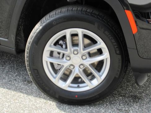 New 2025 Jeep Grand Cherokee Laredo image 7