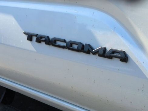 Used 2025 Toyota Tacoma TRD Sport image 33