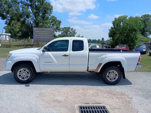 Used 2015 Toyota Tacoma PreRunner w/ SR5 Package RWD image 2