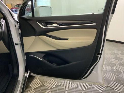 Used 2018 Buick Enclave Essence FWD image 24