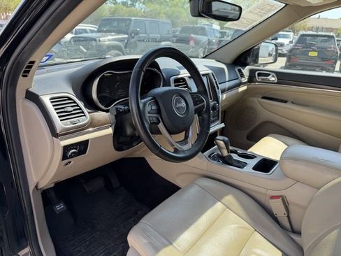 Used 2017 Jeep Grand Cherokee Limited w/ Luxury Group II image 12