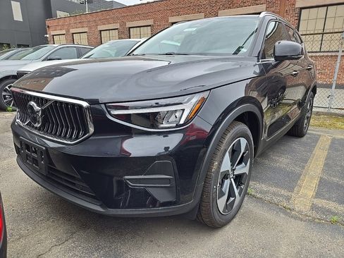New 2025 Volvo XC40 B5 Core w/ Protection Package Premier image 2