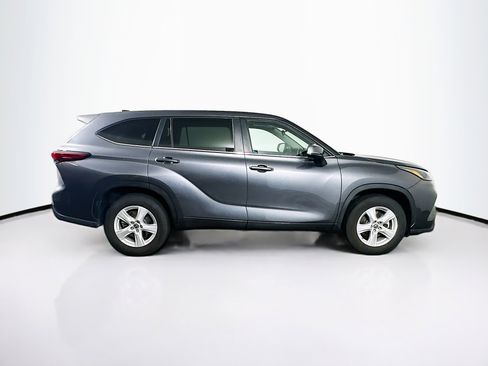 Used 2023 Toyota Highlander LE FWD image 10