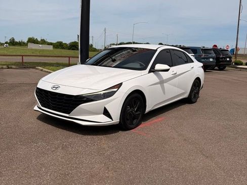 Used 2023 Hyundai Elantra SEL w/ Cargo Package FWD image 1