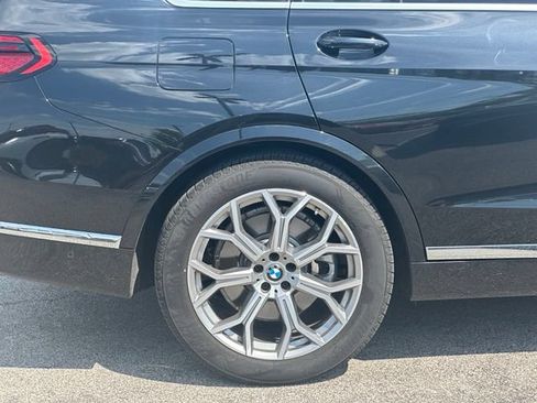Used 2026 BMW X7 xDrive40i AWD/4WD image 9