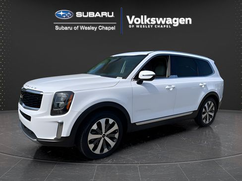 Used 2022 Kia Telluride EX w/ EX Premium Package FWD image 3