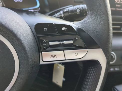 Used 2025 Hyundai Elantra SE FWD image 22