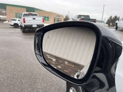 Used 2024 Chrysler Pacifica Touring-L FWD image 26
