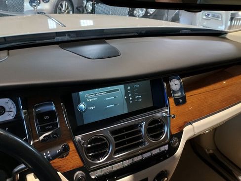 Used 2011 Rolls-Royce Ghost RWD image 21