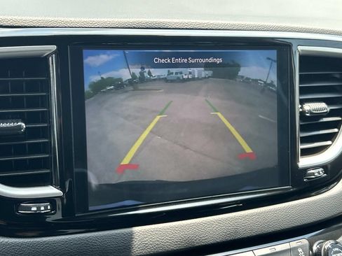 Used 2023 Chrysler Pacifica Touring-L FWD image 33