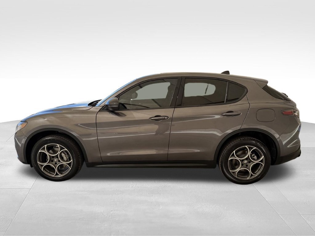 New 2025 Alfa Romeo Stelvio Sprint w/ Convenience Package AWD/4WD image 5
