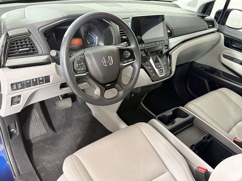 Certified 2023 Honda Odyssey Touring image 4