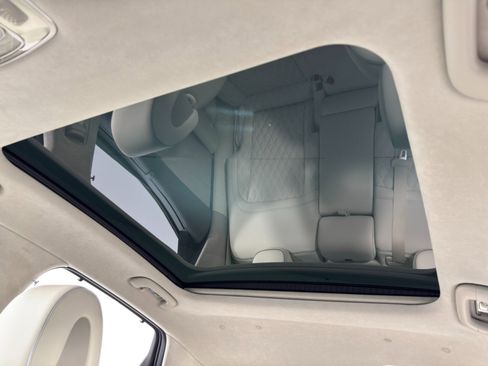 Used 2023 Genesis GV60 Performance image 11