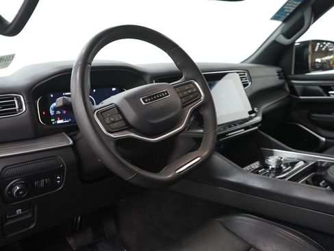 Used 2023 Jeep Wagoneer Series II AWD/4WD image 28