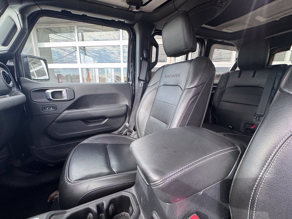 Used 2023 Jeep Wrangler Unlimited Sahara w/ Cold Weather Group AWD/4WD image 17