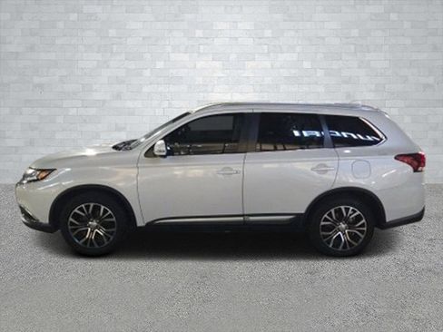 Used 2017 Mitsubishi Outlander SEL image 3