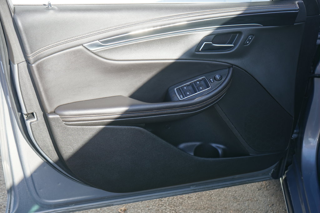 Used 2019 Chevrolet Impala LT FWD image 8