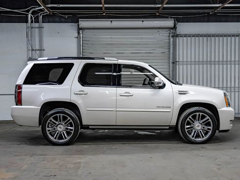 Used 2012 Cadillac Escalade Premium AWD/4WD image 8