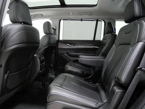Used 2023 Jeep Grand Cherokee L Limited w/ Luxury Tech Group II AWD/4WD image 25