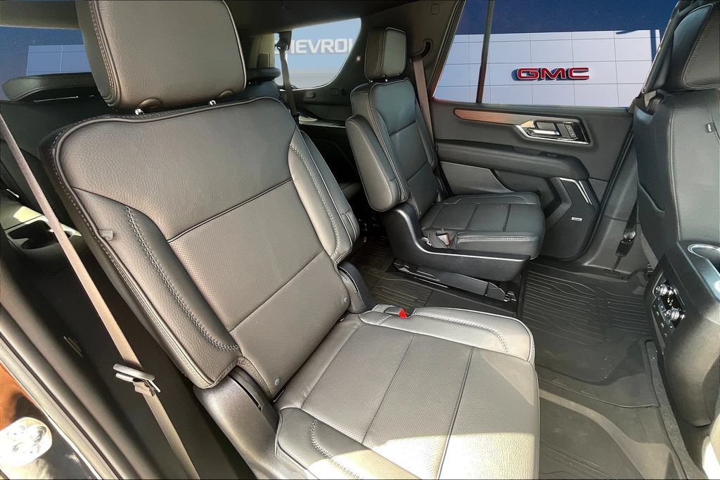 New 2025 GMC Yukon Denali w/ Denali Reserve Package RWD image 9