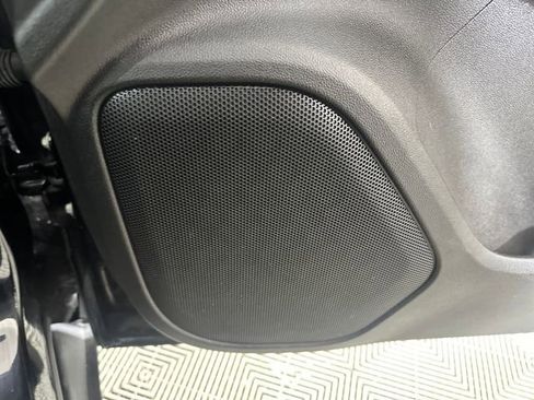 Used 2021 GMC Acadia SLE image 30