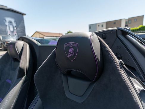 Used 2024 Lamborghini Huracan EVO AWD/4WD image 19