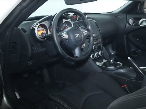 Used 2010 Nissan 370Z Roadster RWD image 18