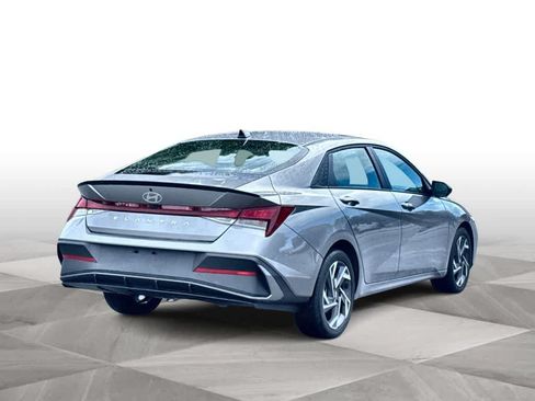 Used 2025 Hyundai Elantra Sport FWD image 8